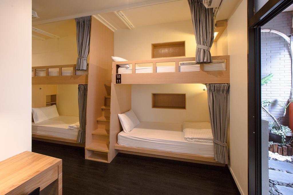Deluxe Single -Mixed Dorm With Balcony